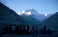 Mt Everest Morgenstimmung mit Pilgern 01